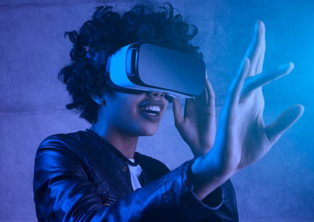 girl with virtual reality